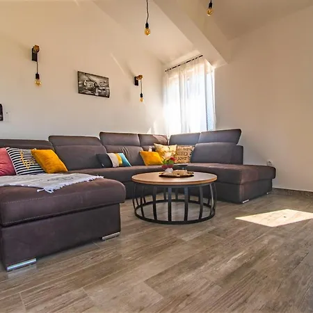 Olea Apartment Vir